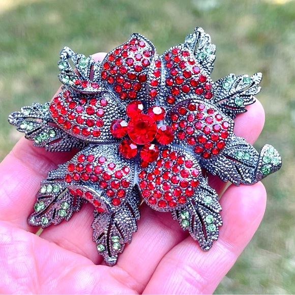 Poinsettia Brooch Large Rhinestone Poinsettia Pendant Christmas Brooch Pin - Picture 1 of 9